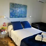 Blu Δωμάτια σε οικογενειακή κατοικία